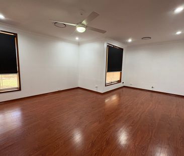 Spacious Family Home with Pool & Fireplace - Photo 2