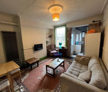 5 Bed Terraced House, Grimthorpe Street, LS6 - Photo 1