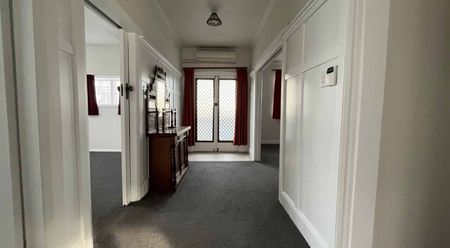 Charming 3-Bedroom Family Home for Rent in Wallaceville, Wellington - Photo 3