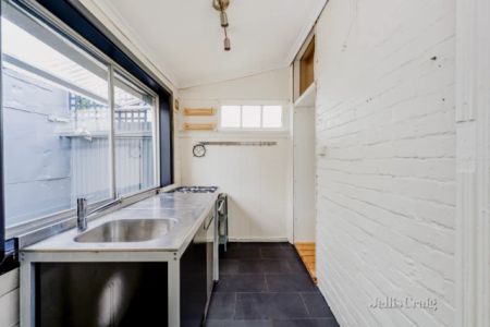 2 Bed, 1 Bath - Photo 4