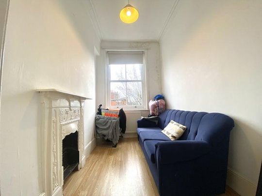 1 bedroom in a flat share to rent - Photo 1