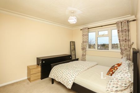 3 bedroom house to rent Reeves Crescent, BR8 - Photo 3