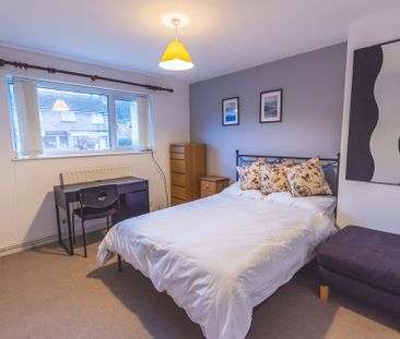 4 bedroom terraced house to rent - Photo 3