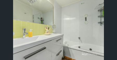 Charming & Cosy Home in Prime Location - Photo 4