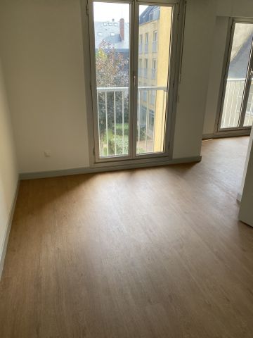 A LOUER - Jacobins - Appartement haut de gamme de 100.27 m² avec balcon, parking et cave. - Photo 4