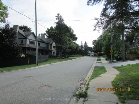 Detached Home For Lease | N9244900 - Photo 4