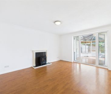 Wargrove Drive, Sandhurst Wargrove Drive, Sandhurst - Photo 1