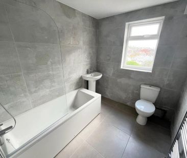 3 bedroom end of terrace house to rent - Photo 2