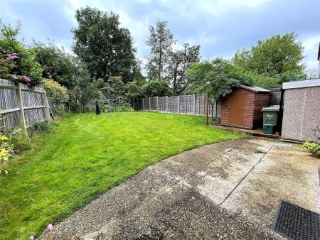 3 Bedroom House - Wentworth Close, Ash Vale - Photo 3