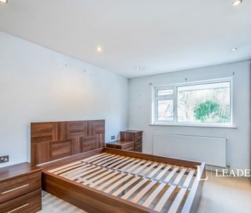 4 bedroom detached house to rent - Photo 4