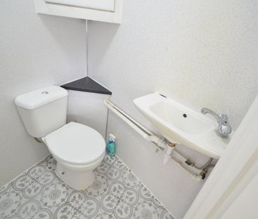 Studio Flat, Chingford Road, E17 - Photo 1