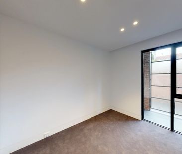 STUNNING APARTMENT IN THE HEART OF FITZROY - Photo 3