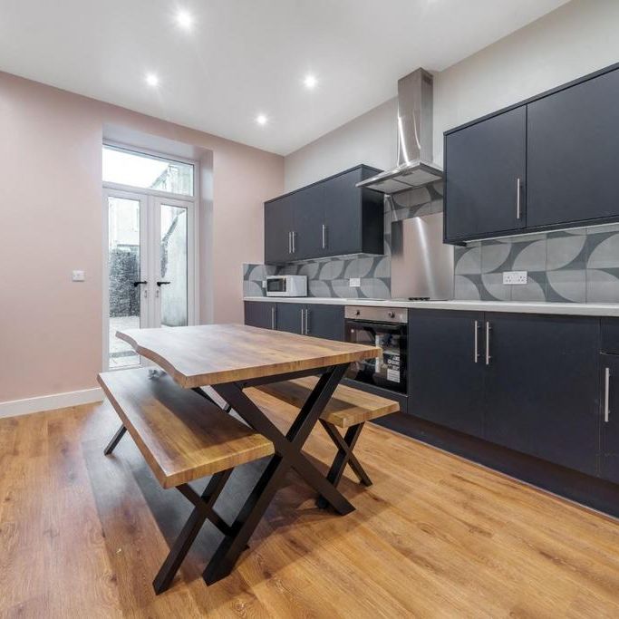 6 bedroom house to rent - Photo 1