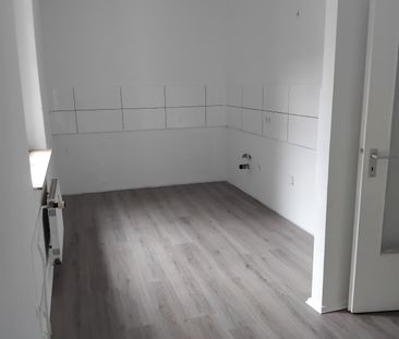 Sehr schöne sanierte 3 Zimmer Wohnung mit Balkon in Duisburg-Meiderich zu sofort zu vermieten!!! - Photo 1