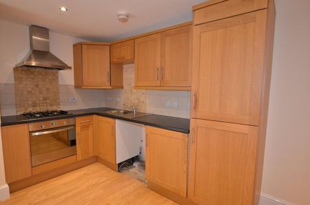 2 bedroom flat to rent - Photo 2