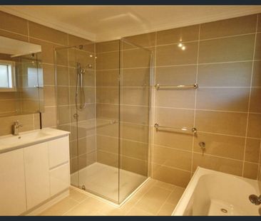 Large Home in Prime Location! - Photo 6