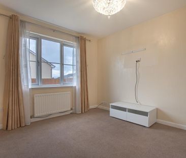 4 bedroom detached house to rent - Photo 3