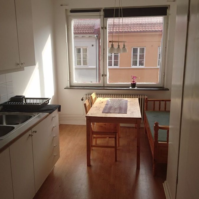 Värnhemsgatan 4 - Foto 1