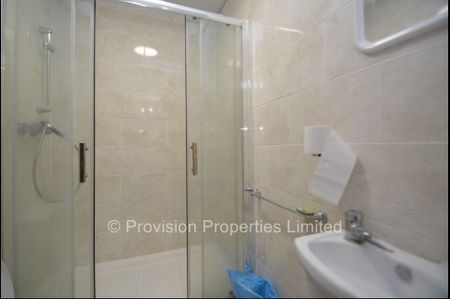 3 Bedroom Flats in Leeds - Photo 5