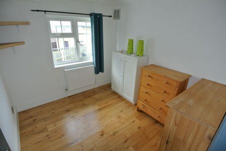 4 bedroom semi-detached house to rent - Photo 2