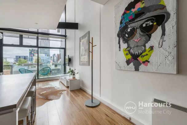 Tastefully Decorated Near Victoria Markets - Fully Furnished! - Photo 1