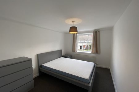 Alderman Close, Beeston, NG9 2RH - Photo 2