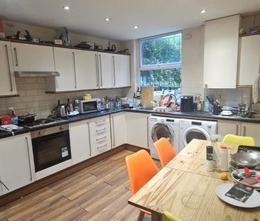 8 Bed - 35 St Michaels Road, Headingley, Leeds - LS6 3BG - Student - Photo 1