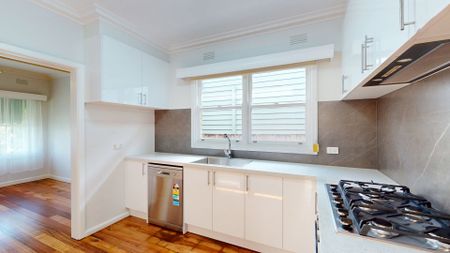 Renovated 3-Bedroom Home in Prime Coburg Location - Photo 5