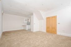 2 bedroom mews to rent - Photo 2