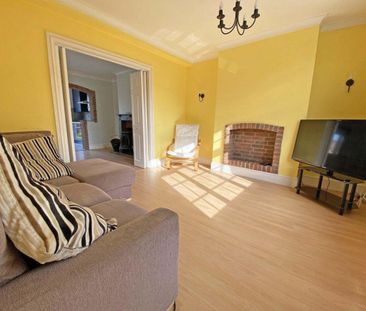 3 bedroom Semi-detached house to rent - Photo 2