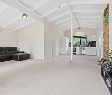 Family Home In New Lynn - Photo 4