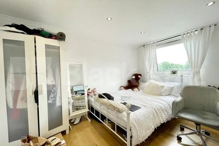 Modern and contemporary Mid-Century development - Photo 3