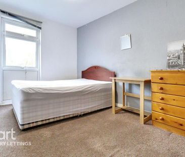 4 bedroom semi-detached house to rent - Photo 2