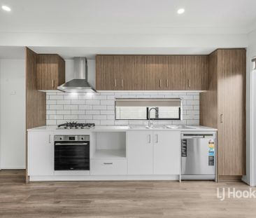 18 Yucamane Drive, Truganina VIC, Belconnen - Photo 5