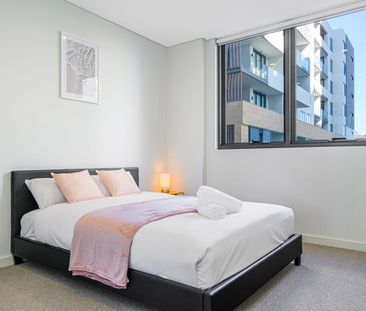 Furnished Resort-Style 2-Bed Apartment – MODA Norwest - Photo 4