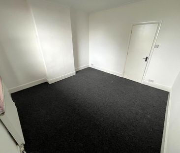 3 bedroom end of terrace house to rent - Photo 1
