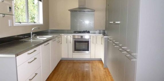 Family Friendly Four Bedroom - Photo 2