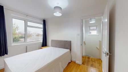 3 bedroom semi-detached house to rent - Photo 5