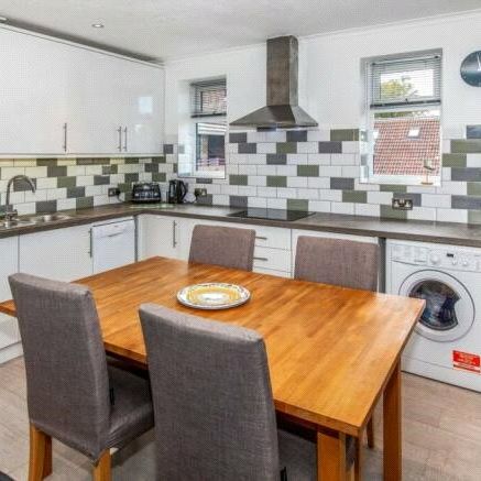 Leacroft, Staines-upon-Thames, Surrey, TW18 4NX - Photo 1
