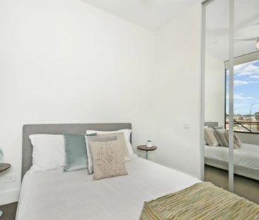 MODERN TWO BEDROOM APARTMENT IN FANTASTIC LOCATION! - Photo 2