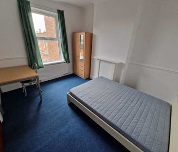 5 Bed Student Accommodation - Photo 4