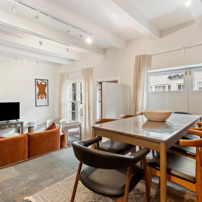 5 bedroom mews to rent - Photo 1