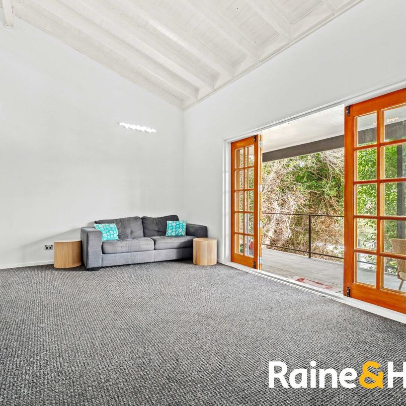 Family Home - Plus self contained Studio - Photo 1