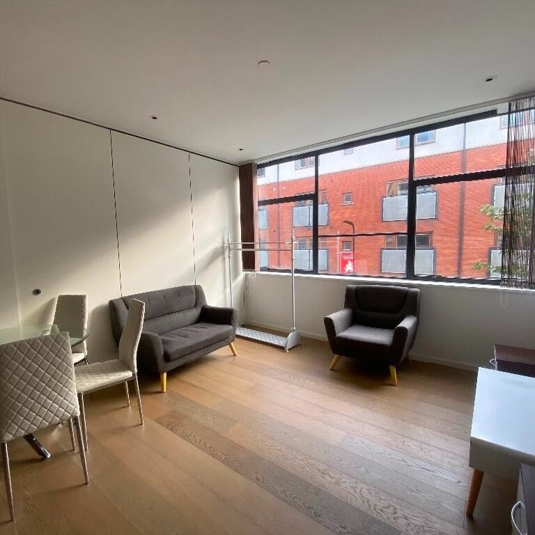 2 Bed Flat, Long Street, E2 - Photo 1