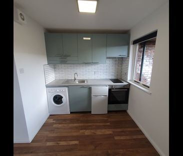 Studio Flat, Cleve Court, BS8 - Photo 2