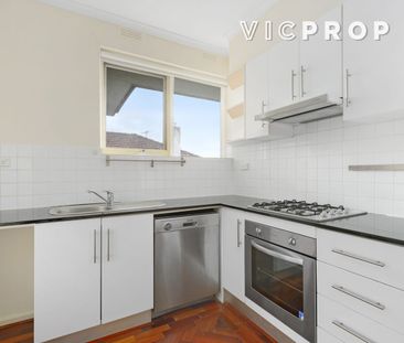 7/38 Shepparson Avenue, Carnegie, Vic 3163 - Photo 2