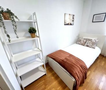 Avenida de España, Coslada, Community of Madrid 28821 - Photo 6