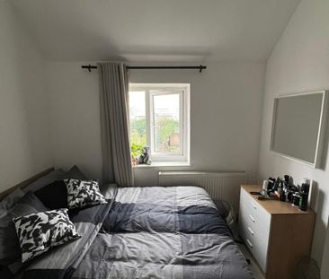 Room in a Shared House, North Circular Road, NW10 - Photo 2