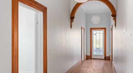 Large Four Bedroom Home! - Photo 5