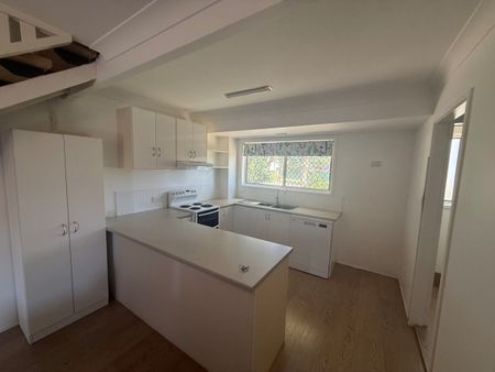 Comfortable Duplex in Quiet Culdesac - Excellent Neighbours, Easy Access to the Park & Loads of Storage - Photo 3